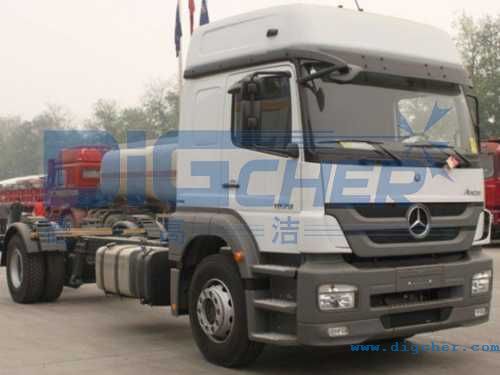 德高潔公鐵兩(liǎng)用軌道(dào)清掃車車輛底盤