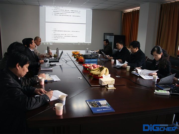 當（dāng）地政府領導前來（lái）工廠考察